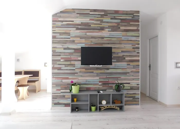 Tina Apartman